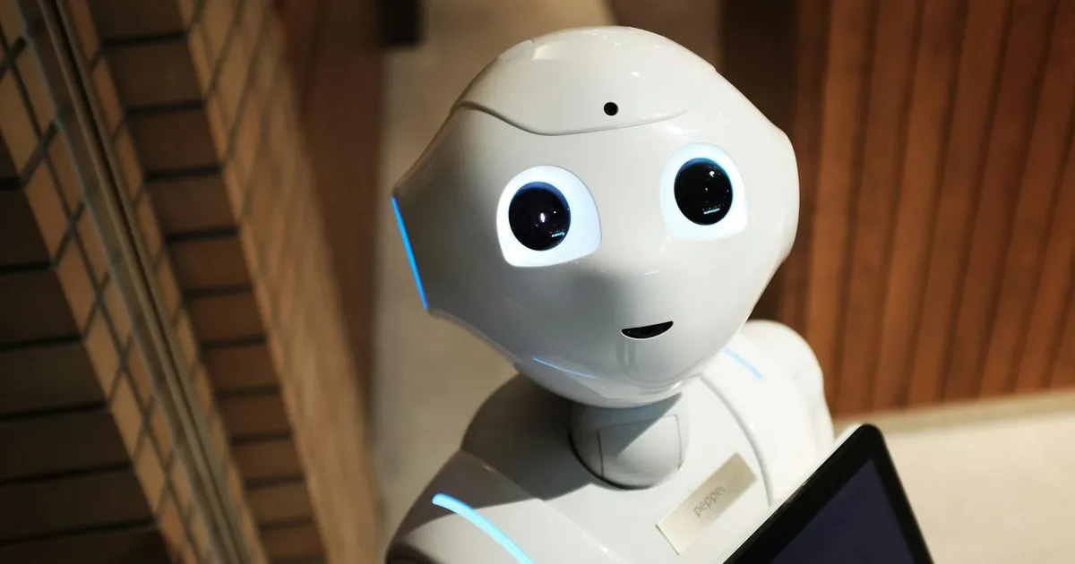 Personne utilisant une intelligence artificielle sur un smartphone, illustrant la recherche par IA générative