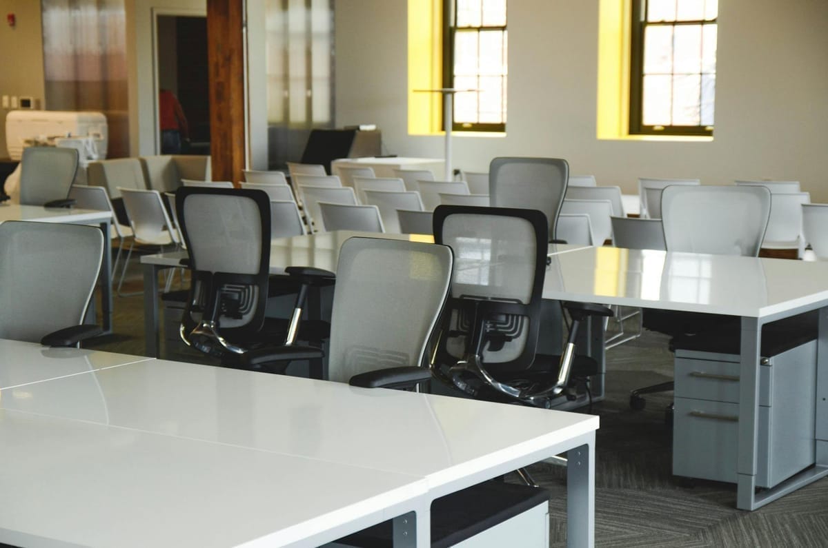 entreprise bordelaise suivant ses demandes clients sur un tableau de bord digital
